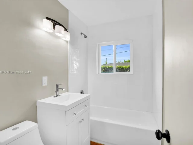 2349 NE 8th Court, Pompano Beach FL 33062