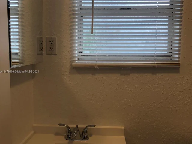 5738 Garfield St # B, Hollywood FL 33021