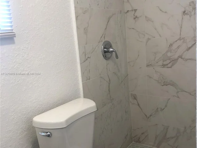 5738 Garfield St # B, Hollywood FL 33021