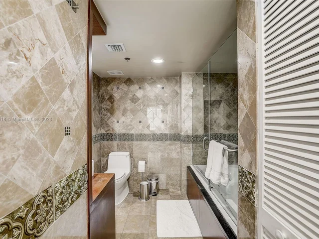 1200 Brickell Bay Dr # 2217, Miami FL 33131