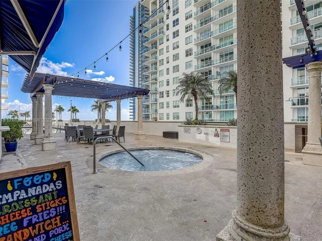 1200 Brickell Bay Dr # 2217, Miami FL 33131