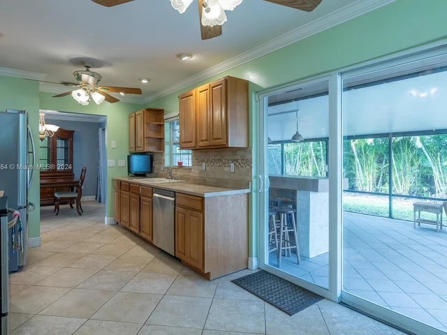 1279 N Fieldlark Ln, Homestead FL 33035