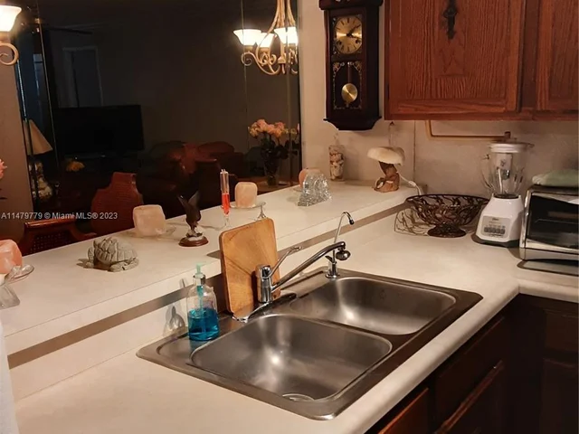 6323 Coral Lake Dr # 211, Margate FL 33063