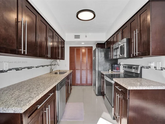 3500 Mystic Pointe Dr # 308, Aventura FL 33180