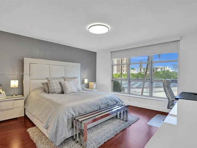 3500 Mystic Pointe Dr # 308, Aventura FL 33180