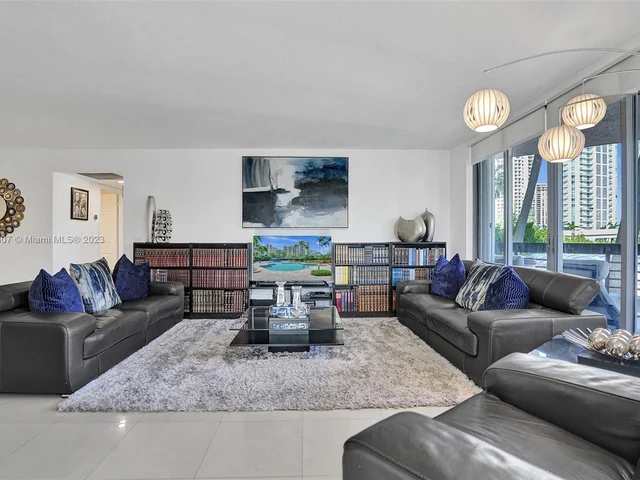 3500 Mystic Pointe Dr # 308, Aventura FL 33180