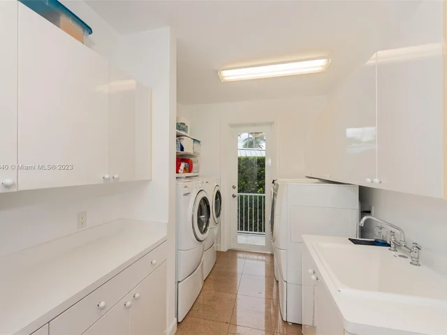 1095 Mariner Dr, Key Biscayne FL 33149