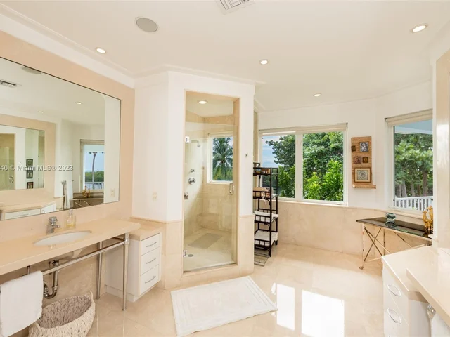 1095 Mariner Dr, Key Biscayne FL 33149