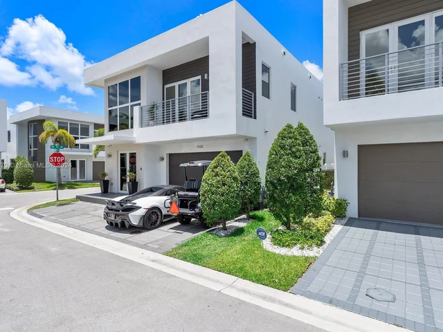 7430 NW 97th Pl, Doral FL 33178