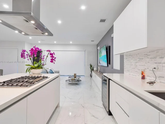 7430 NW 97th Pl, Doral FL 33178