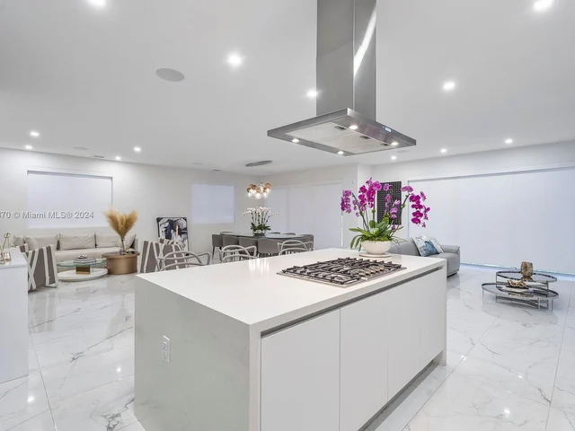 7430 NW 97th Pl, Doral FL 33178