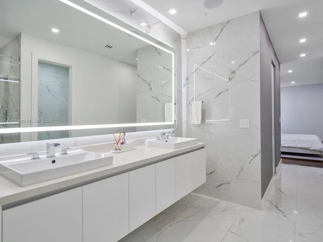 7430 NW 97th Pl, Doral FL 33178