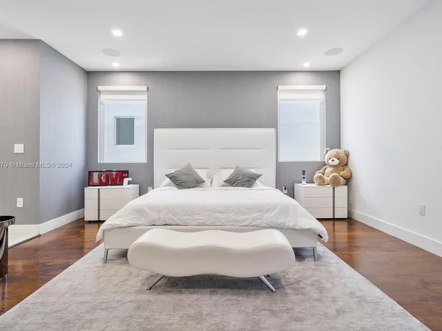 7430 NW 97th Pl, Doral FL 33178