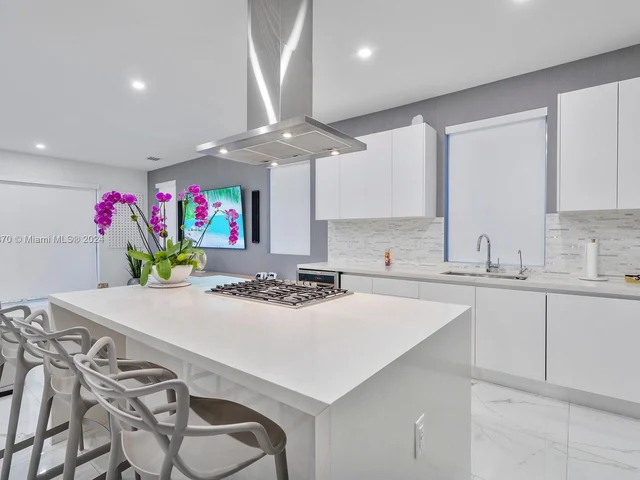 7430 NW 97th Pl, Doral FL 33178