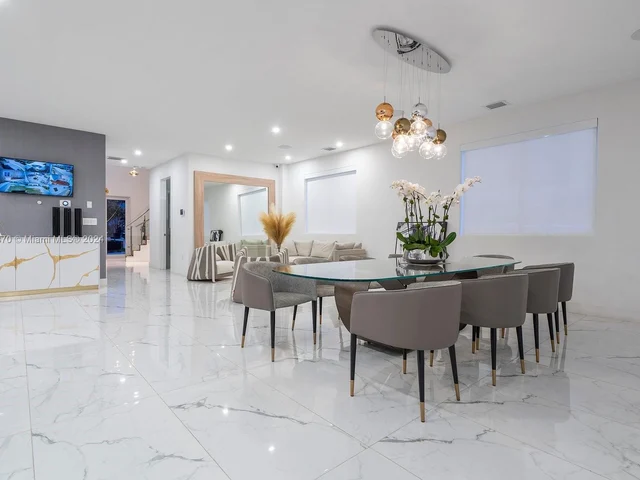 7430 NW 97th Pl, Doral FL 33178