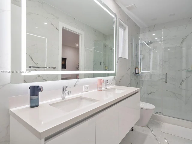 7430 NW 97th Pl, Doral FL 33178