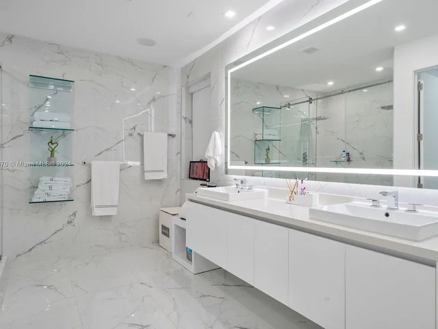 7430 NW 97th Pl, Doral FL 33178