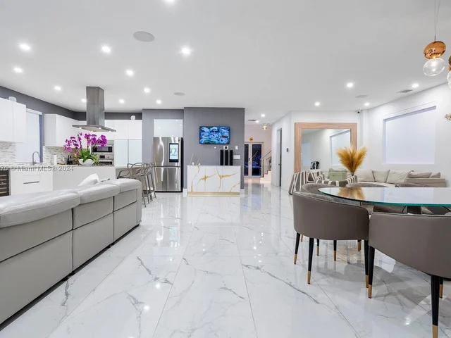 7430 NW 97th Pl, Doral FL 33178