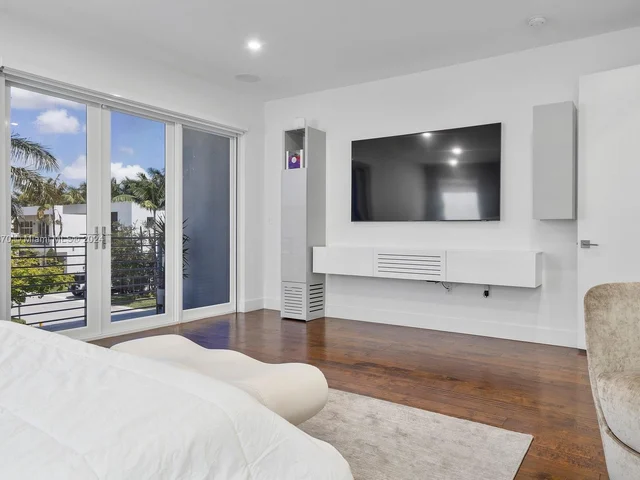 7430 NW 97th Pl, Doral FL 33178