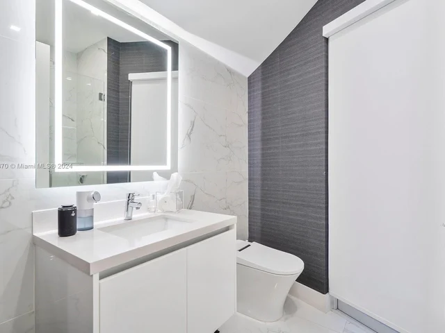 7430 NW 97th Pl, Doral FL 33178