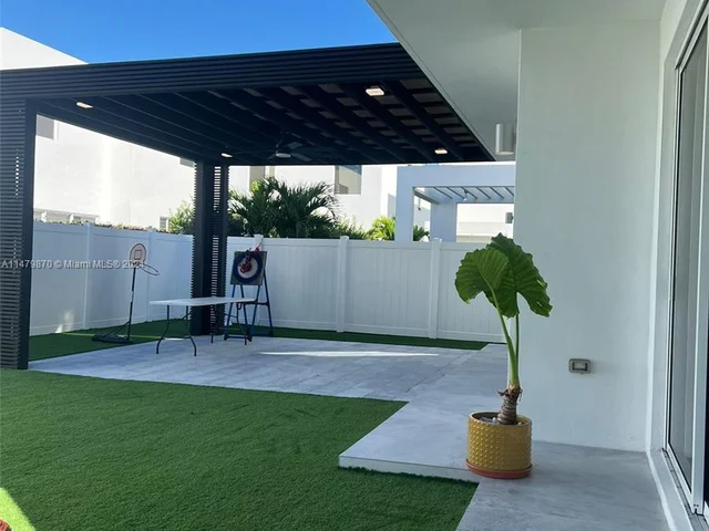 7430 NW 97th Pl, Doral FL 33178