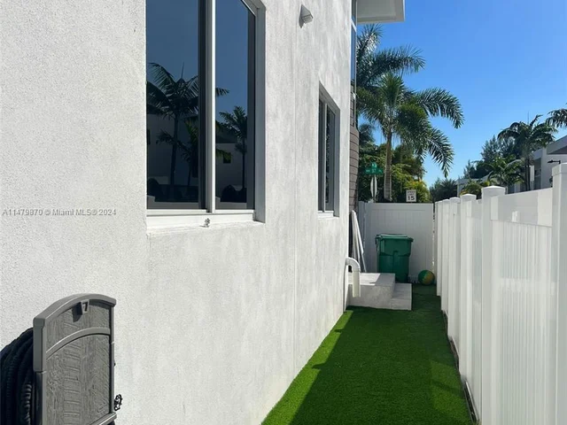 7430 NW 97th Pl, Doral FL 33178