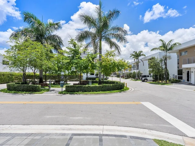 7430 NW 97th Pl, Doral FL 33178