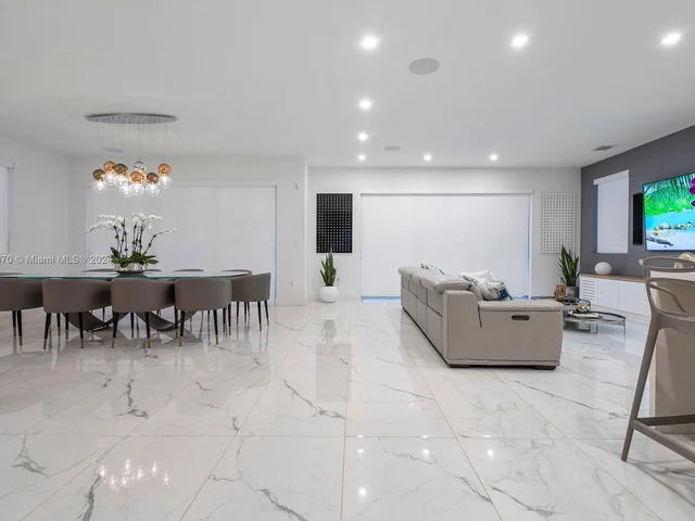 7430 NW 97th Pl, Doral FL 33178