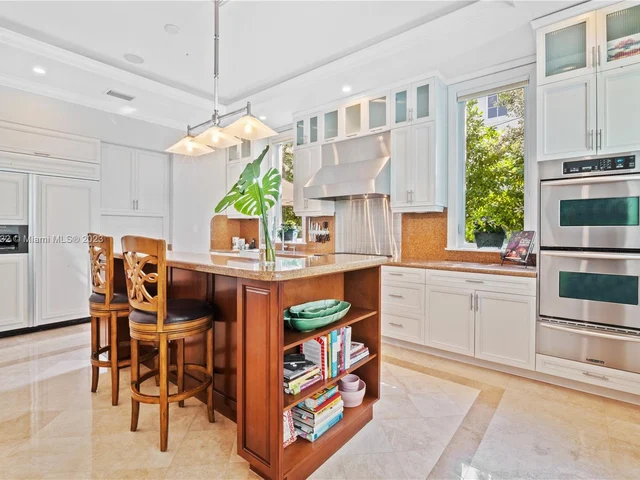 7690 Ponce De Leon Rd, Miami FL 33143