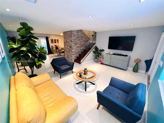 12374 NW 98th Pl, Hialeah Gardens FL 33018