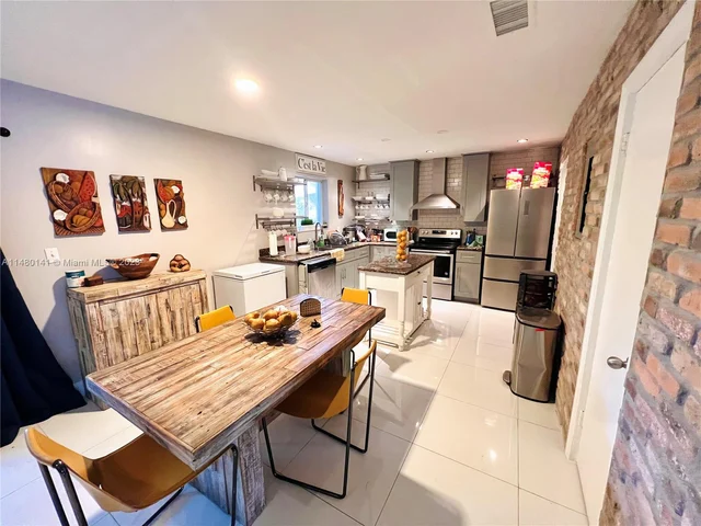 12374 NW 98th Pl, Hialeah Gardens FL 33018