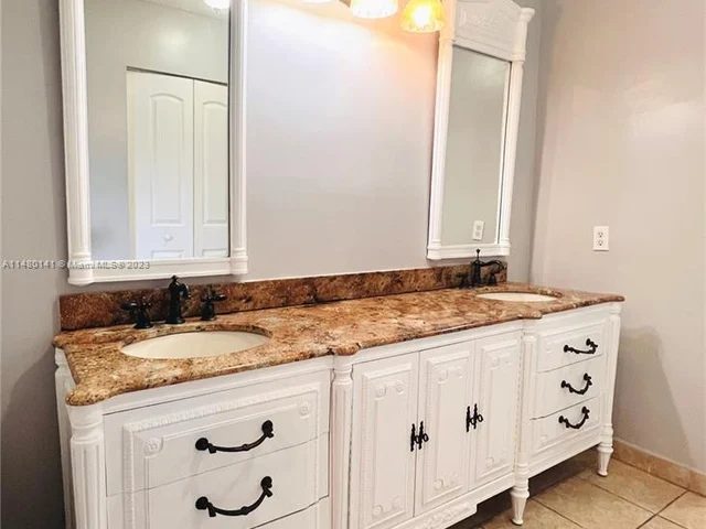 12374 NW 98th Pl, Hialeah Gardens FL 33018