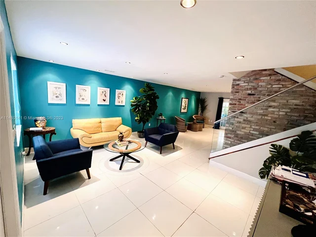 12374 NW 98th Pl, Hialeah Gardens FL 33018