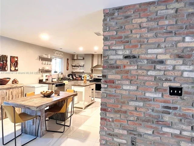 12374 NW 98th Pl, Hialeah Gardens FL 33018