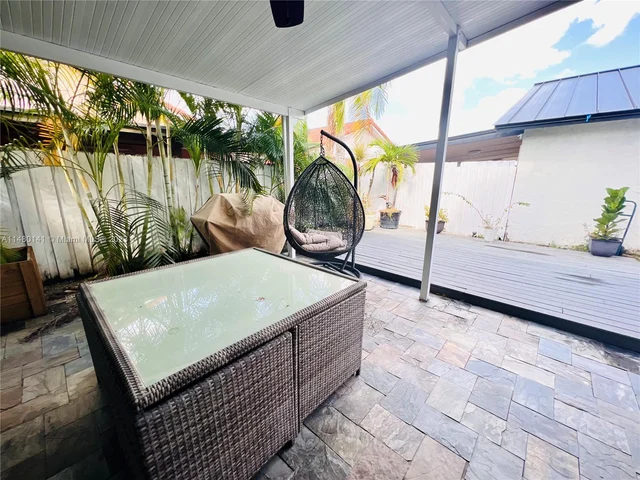 12374 NW 98th Pl, Hialeah Gardens FL 33018