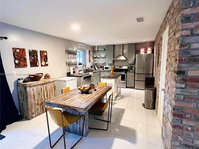 12374 NW 98th Pl, Hialeah Gardens FL 33018