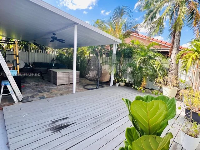 12374 NW 98th Pl, Hialeah Gardens FL 33018