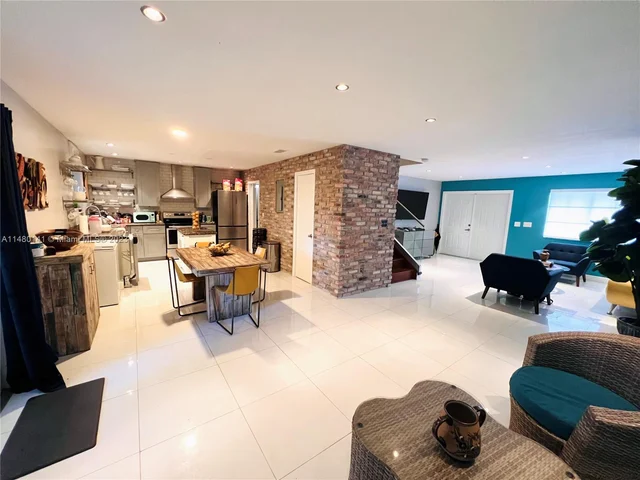 12374 NW 98th Pl, Hialeah Gardens FL 33018