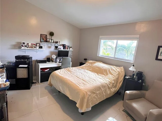 12374 NW 98th Pl, Hialeah Gardens FL 33018