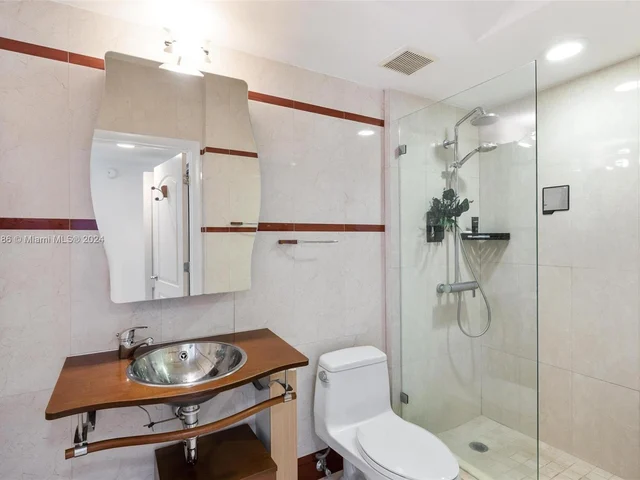 110 Washington Ave # 2420, Miami Beach FL 33139