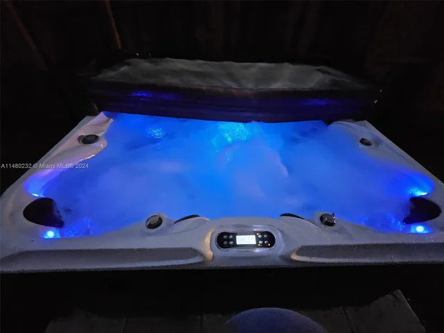 1380 SW 56th Ave, Plantation FL 33317