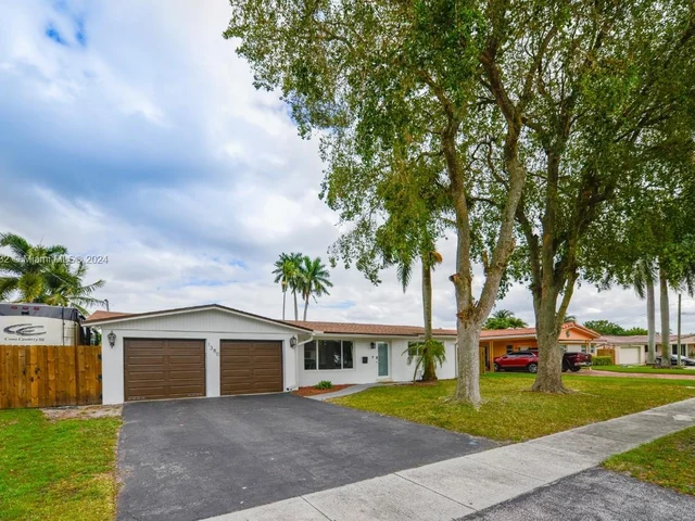 1380 SW 56th Ave, Plantation FL 33317