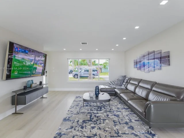 1380 SW 56th Ave, Plantation FL 33317