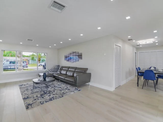 1380 SW 56th Ave, Plantation FL 33317