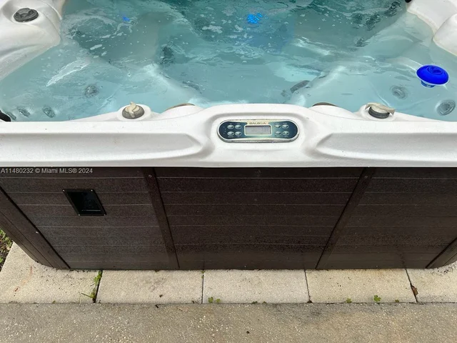 1380 SW 56th Ave, Plantation FL 33317