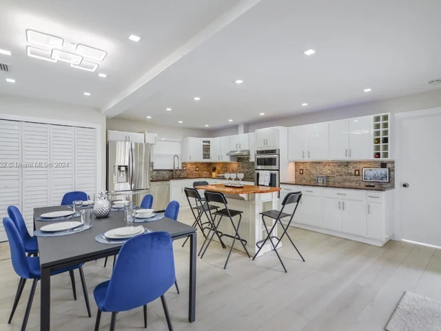 1380 SW 56th Ave, Plantation FL 33317