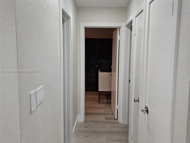 1380 SW 56th Ave, Plantation FL 33317