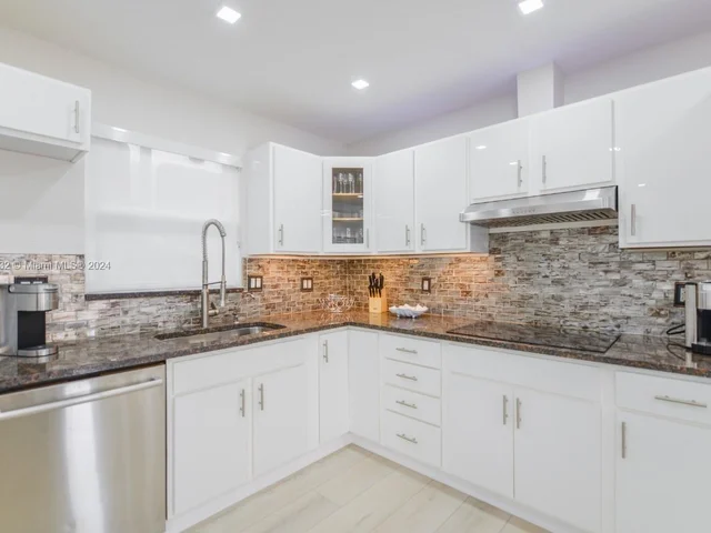 1380 SW 56th Ave, Plantation FL 33317