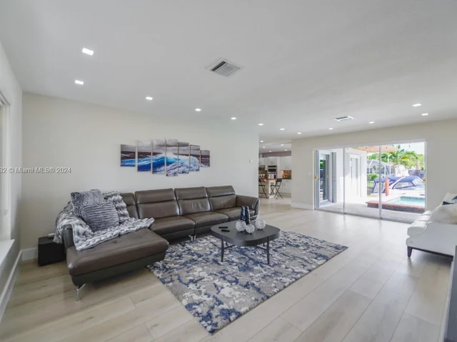 1380 SW 56th Ave, Plantation FL 33317