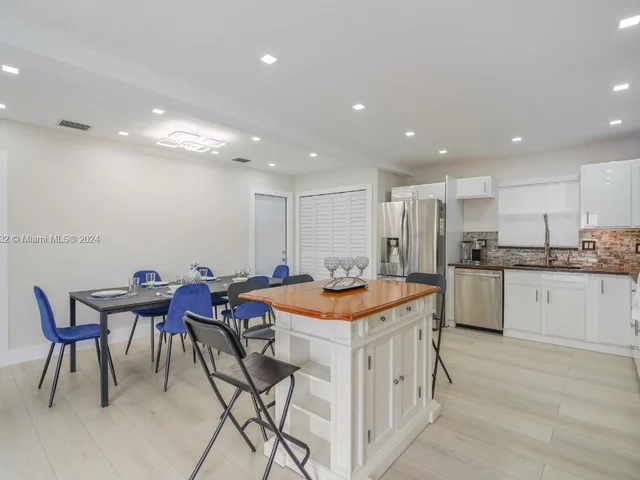 1380 SW 56th Ave, Plantation FL 33317